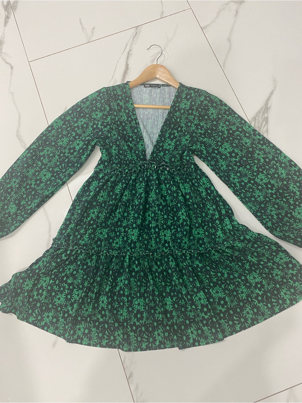 Zara Black and Green Women’s Floral V-Neck baby doll dress